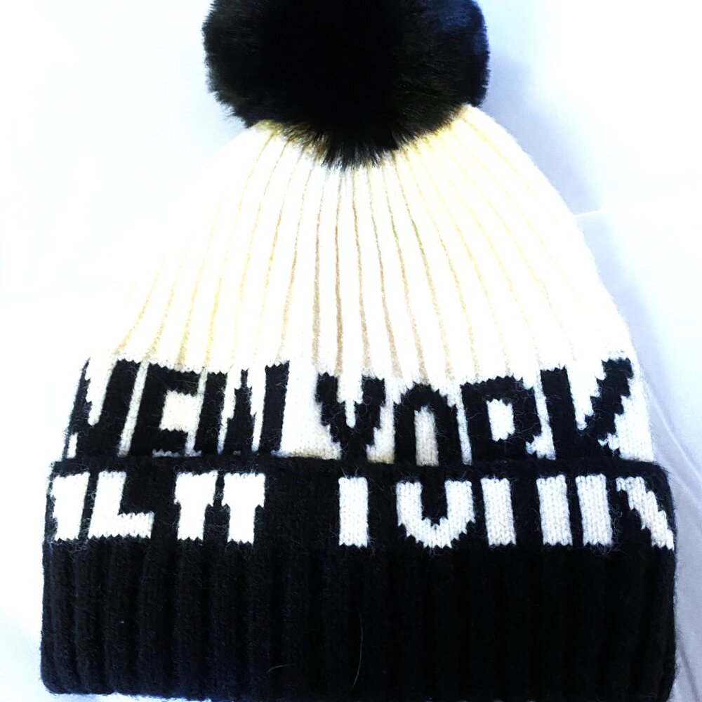 NEW ROBIN RUTH COLOR BLOCK POM-POM BEANIE   SIZE: ONE SIZE